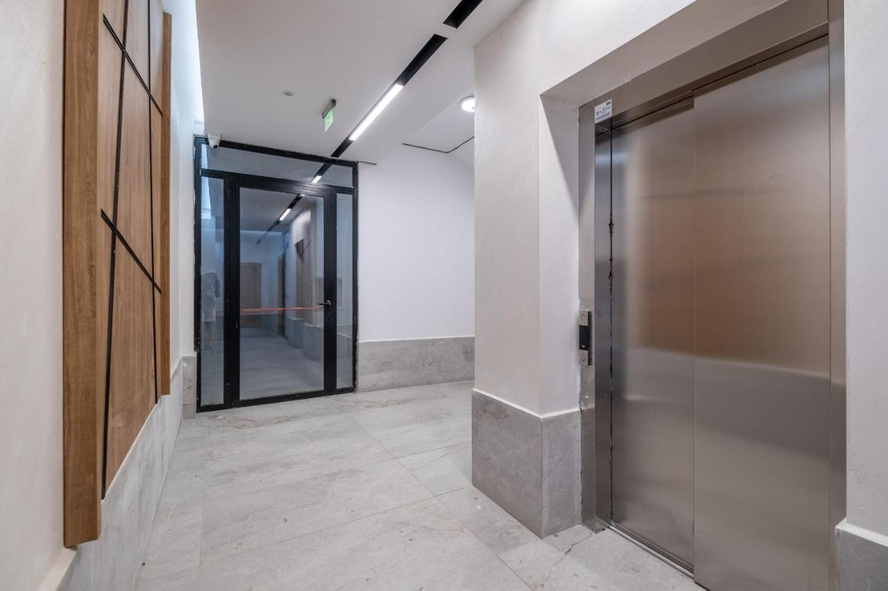 Emirates Lux Apartment And Parking Sofie Exteriér fotografie